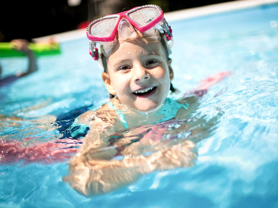 girl-swimming-in-pool